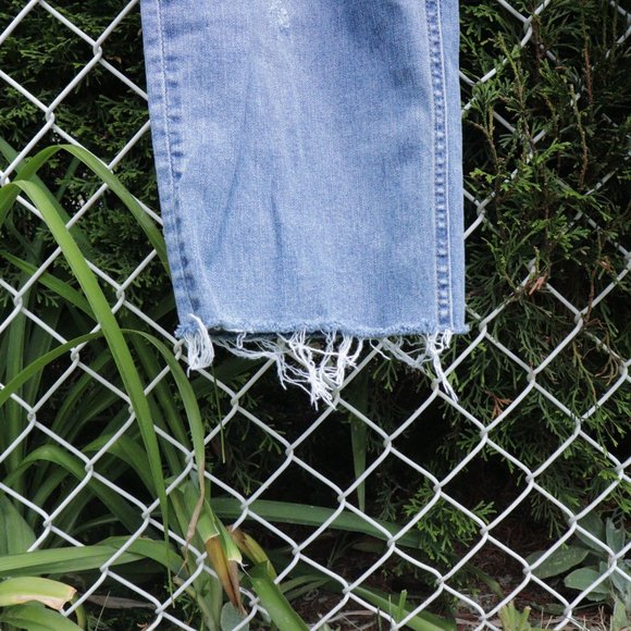 🌏 Risen - Distressed Button Fly Mom Jean - Size 11 - Picture 4 of 13